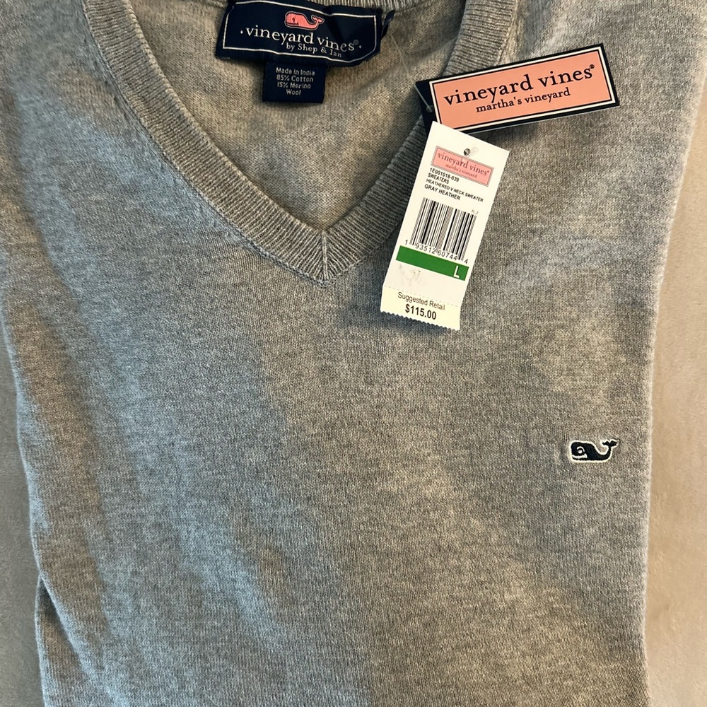 Vineyard Vines Men's V-Neck Sweater in Heather Gray